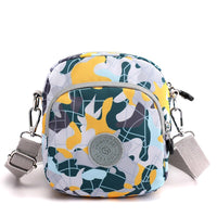 Sacoche Banane Florale Compacte et Tendance - modèle Tâche jaune - Banane Avenue ™