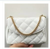 Sacoche Banane Élégance Matelassée Noire - modèle white - Banane Avenue ™